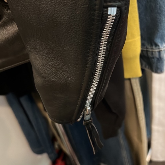 Women’s Harley Davidson leather jacket. Mint condition. - Picture 5 of 8